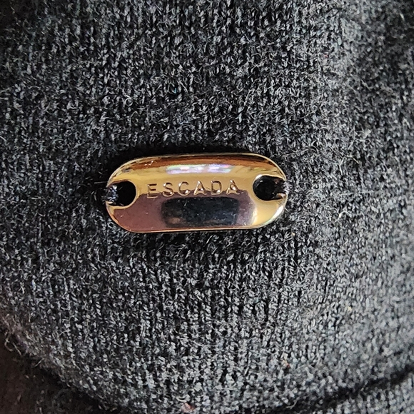 Escada Tank Top - Picture 2 of 8